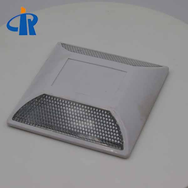 <h3>White Led Road Stud For Pedestrian Crossing</h3>
